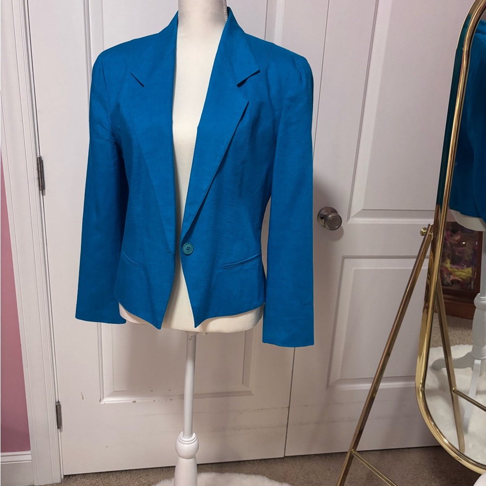 80s /90s Blue Women's Tailored Blazer by Prophecy!  Very well taken of